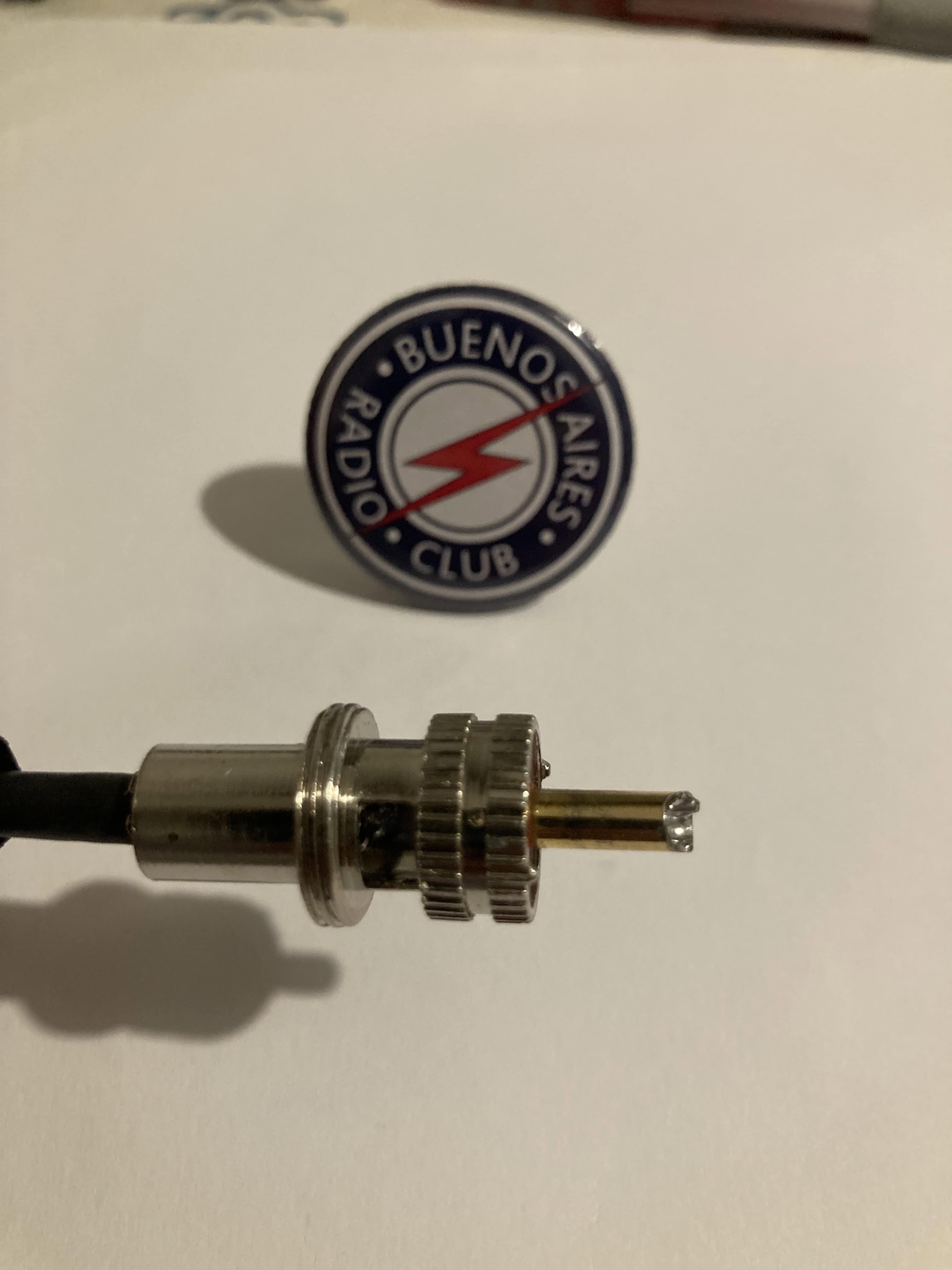 Conector PL-259 para cables RG-58 en radioafición.