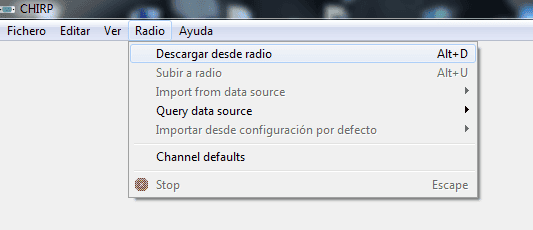 Imagen que muestra el proceso de carga de memorias en radios BAOFENG para comunicaciones.