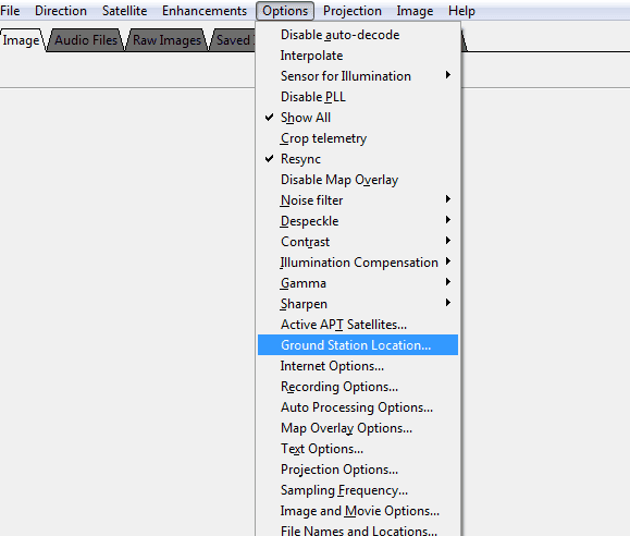 Estación de radio en Buenos Aires con equipo de recepción satelital NOAA.