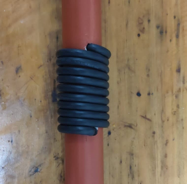 Antena FlowerPot VHF-UHF en Buenos Aires Radio Club, ideal para comunicaciones de radioaficionados.